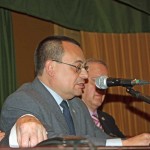 Lectura por el Hermano Mayor del nombramiento de Hermano de Honor a Pedro Conde